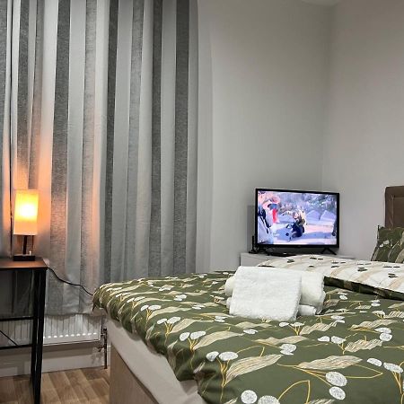 La Vie - Entire Apartment - Next To Central District Elizabeth Line Tube Station - Near Central London & Wembley Ealing Exterior foto