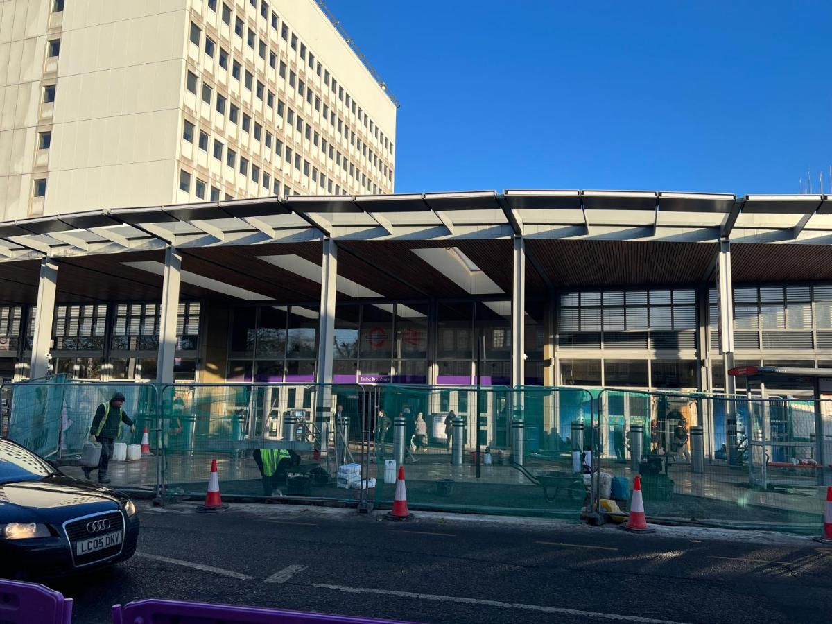 La Vie - Entire Apartment - Next To Central District Elizabeth Line Tube Station - Near Central London & Wembley Ealing Exterior foto
