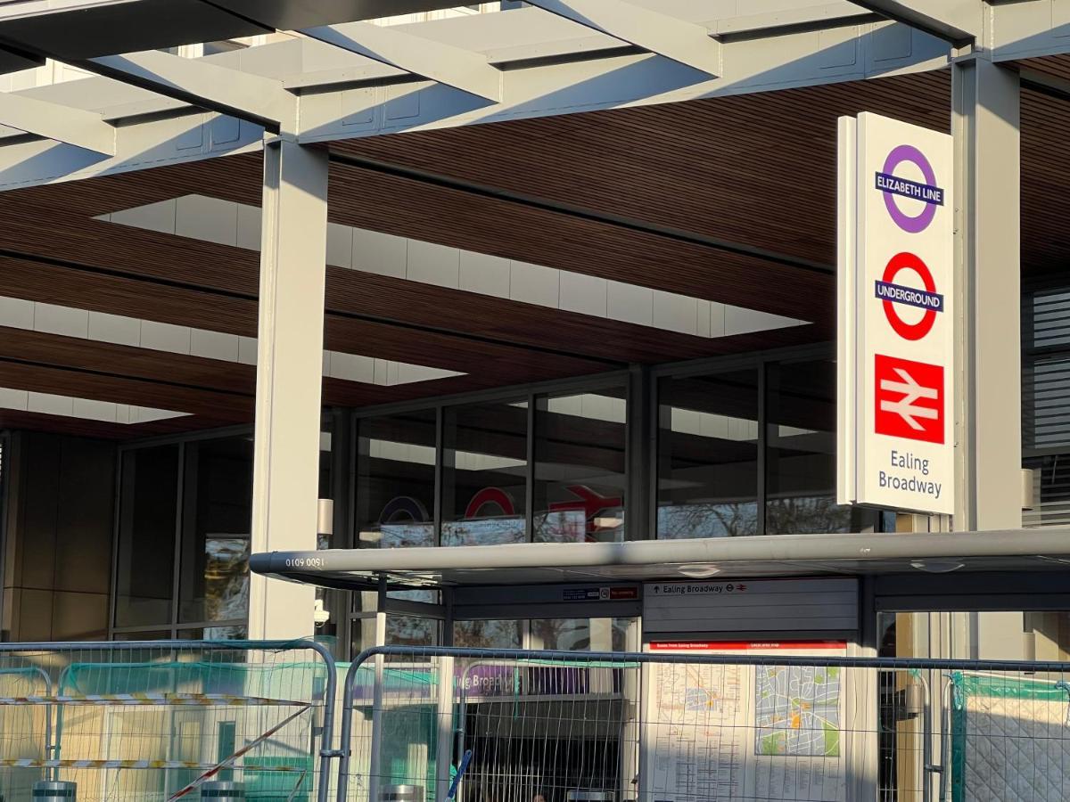La Vie - Entire Apartment - Next To Central District Elizabeth Line Tube Station - Near Central London & Wembley Ealing Exterior foto