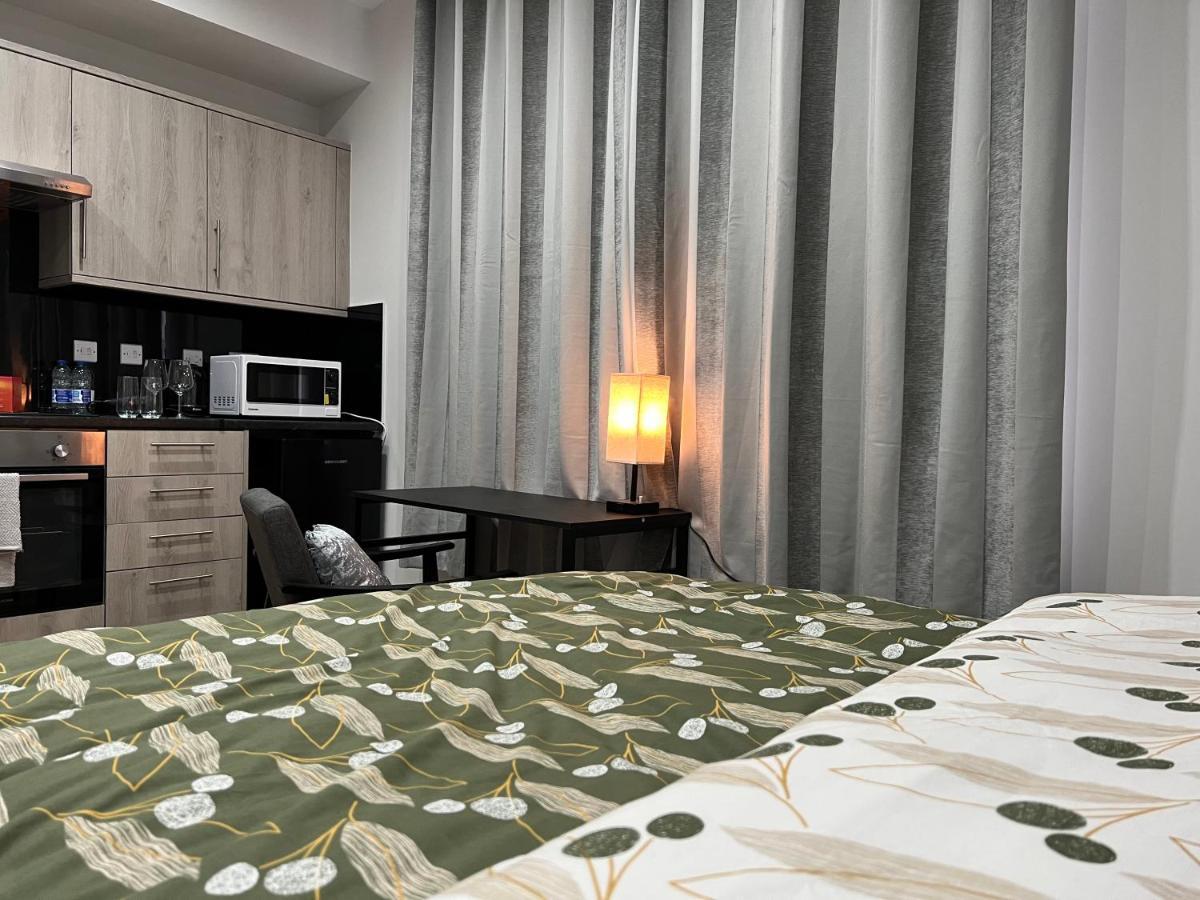 La Vie - Entire Apartment - Next To Central District Elizabeth Line Tube Station - Near Central London & Wembley Ealing Exterior foto