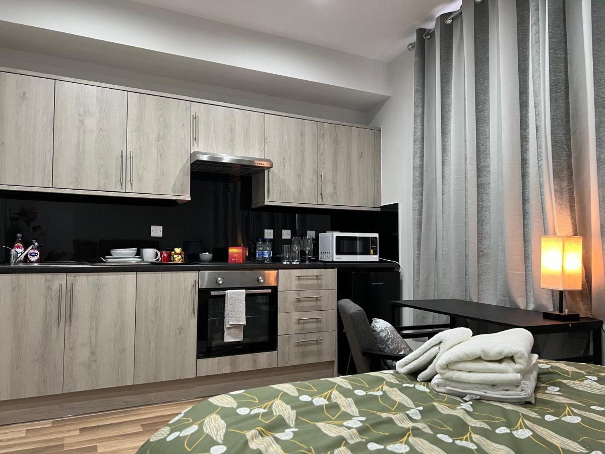 La Vie - Entire Apartment - Next To Central District Elizabeth Line Tube Station - Near Central London & Wembley Ealing Exterior foto