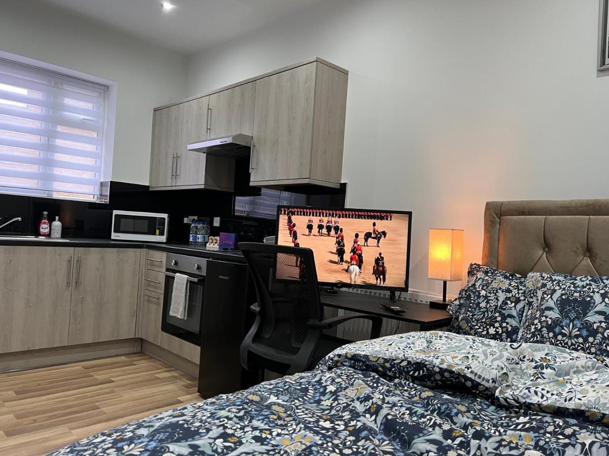 La Vie - Entire Apartment - Next To Central District Elizabeth Line Tube Station - Near Central London & Wembley Ealing Exterior foto